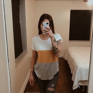 Tri-colored short sleeve